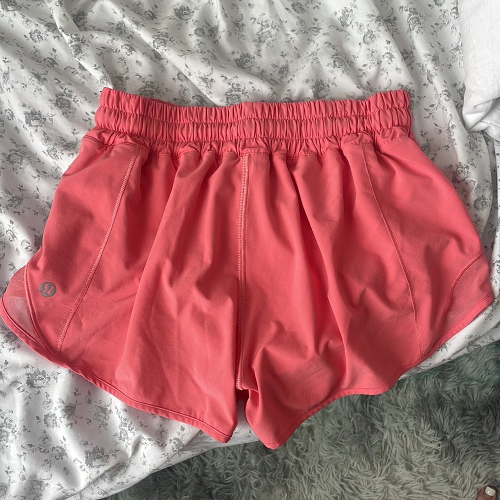 Lululemon hotty hot shorts 2.5”